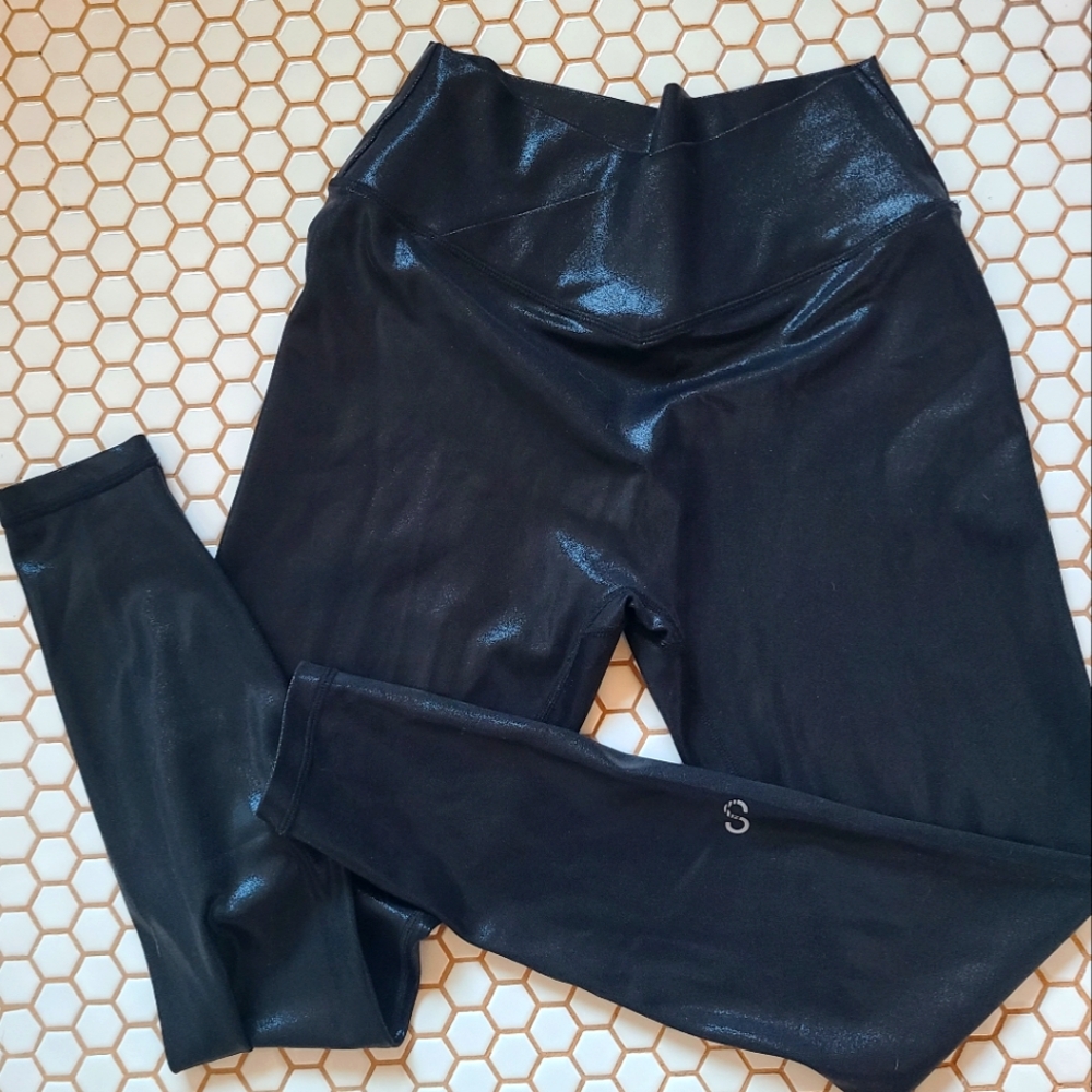 Curves N Combatboots black shimmer legging 🐈‍⬛️🌹